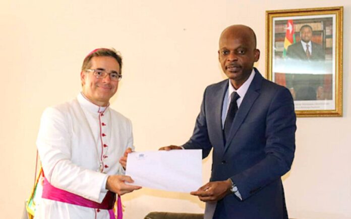Togo–Le nouveau nonce apostolique a présenté ses lettres de créances au ministre Dussey