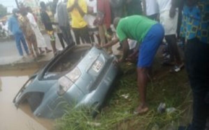 Togo-Une voiture finit sa course dans la lagune à Lomé