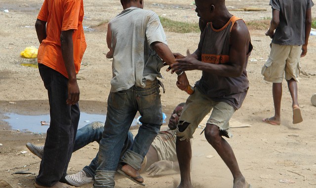 Lomé : grosse bagarre entre un père et son fils à cause d’une fille