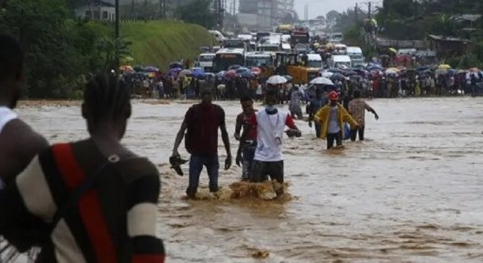 Côte d’Ivoire : Abidjan en alerte après la disparition de deux élèves dans un déluge