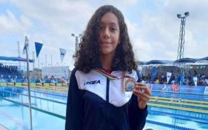 Championnats du monde de natation : Une Tunisienne remporte 4 médailles d’or  à seulement 15 ans