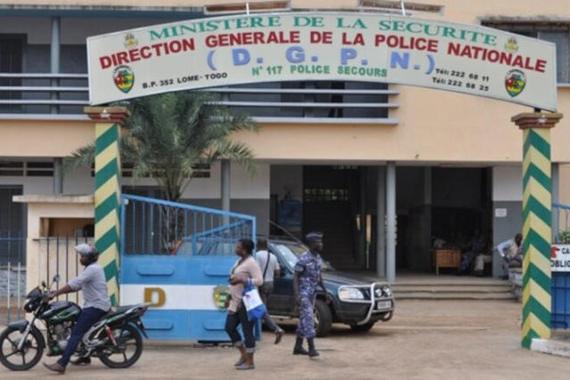 Commissariats de Police au Togo / Attestation de personne à prévenir : Contre un versement de 2.500 FCFA, un timbre de 500F est délivré aux demandeurs