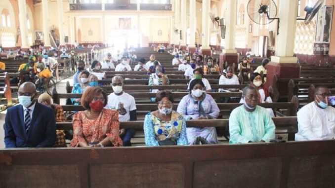 Togo : sans un saint à qui se vouer, l’opposition fait appel à Dieu…