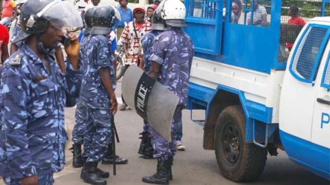 Togo : un voleur de moto double les policiers et fuit au Ghana