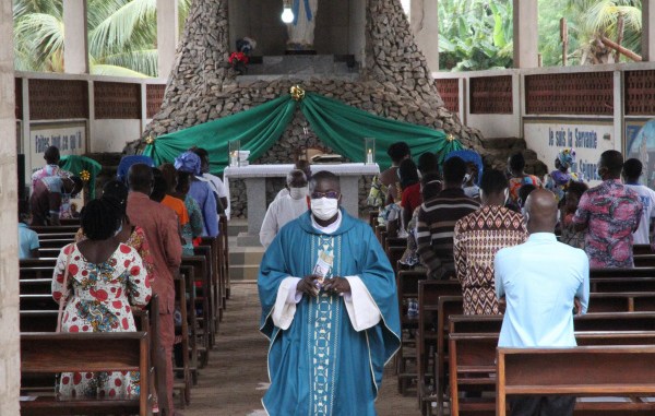 Togo : que faire quand on n’a pas son pass vaccinal pour entrer dans l’église ?