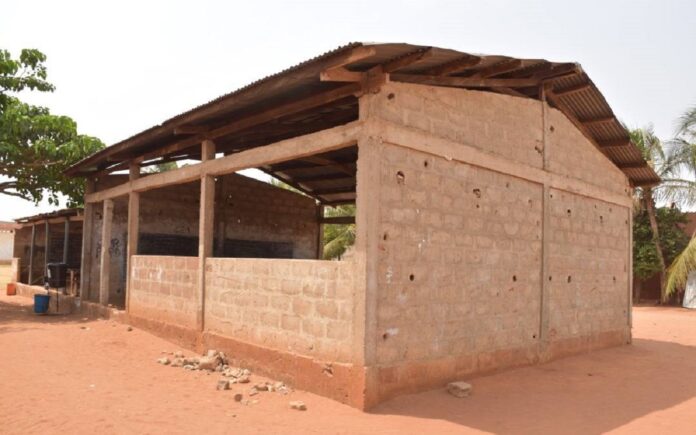 Togo-EPP Agoè Anokui Logopé : La salle de classe endommagée  réparée avec l’aide de la mairie
