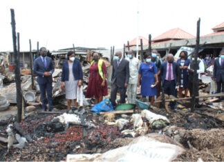 Incendie au marché de Hanoukopé : une délégation ministérielle au chevet des victimes