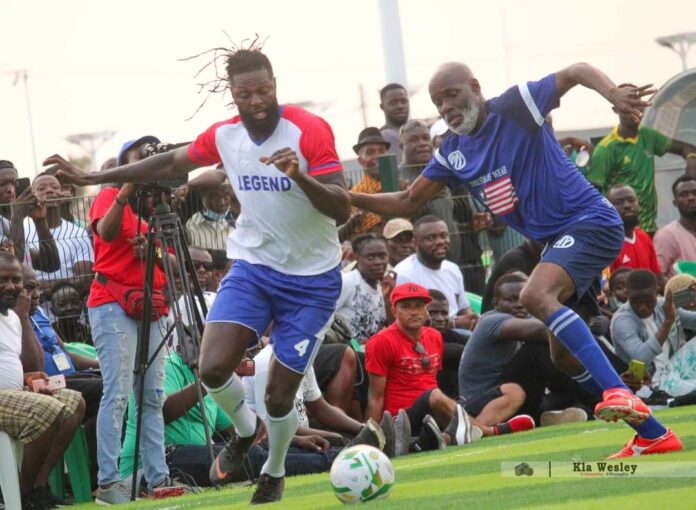 Vidéo-Adebayor buteur, lors du match des légendes au Libéria