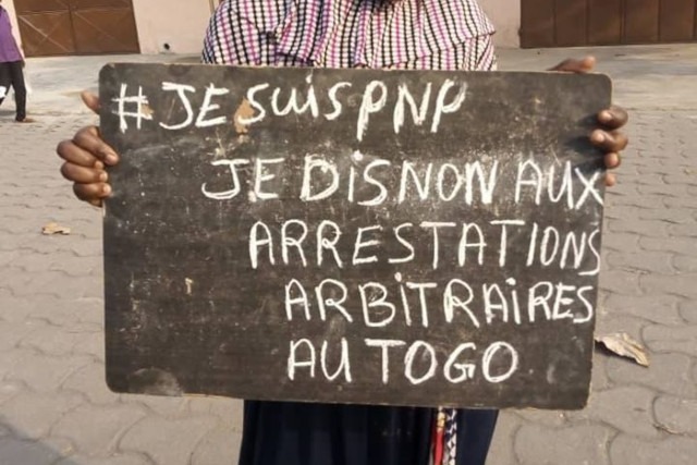 La justice togolaise à scandales dans ses oeuvres : Trois militants du PNP libérés d’office, mais maintenus en prison.