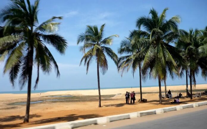 Togo-L ’océan rejette un corps sur la plage de Lomé