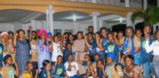 Journée internationale de la fille : le Premier ministre échange avec les jeunes filles leaders