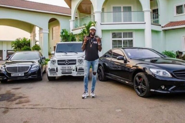 People : l’incroyable maison de star d’Adebayor au Ghana