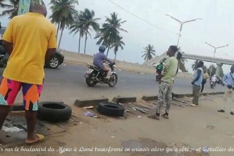 Togo : cet urinoir nauséabond qui dérange sur le boulevard