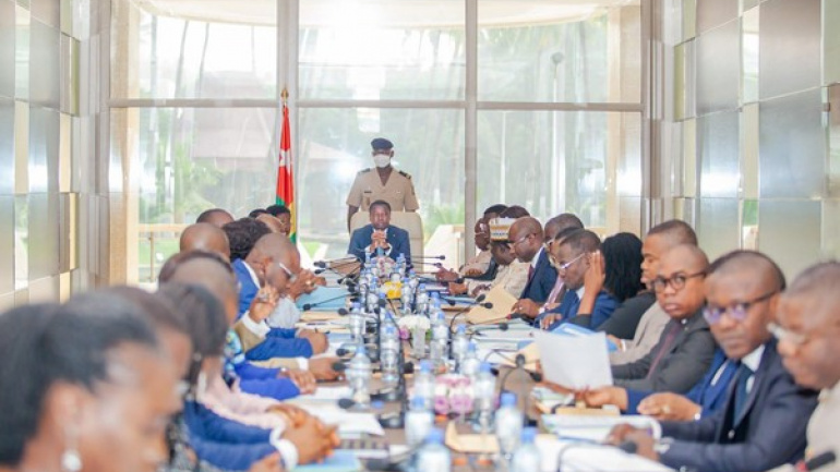 Council of Ministers: a draft bill, three communications and a government seminar