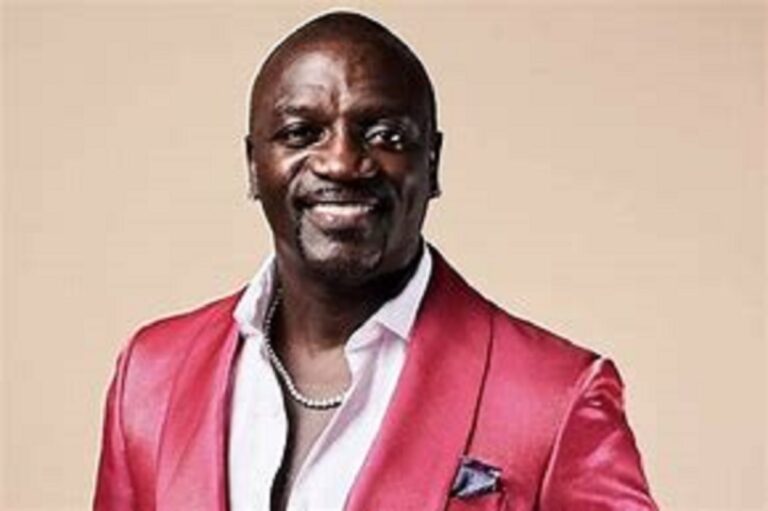People : Akon séduit la toile en dévoilant ce cliché inattendu