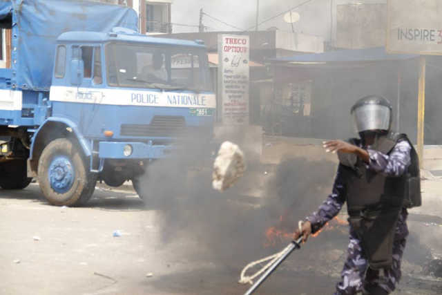 Togo: Pluie de gaz lacrymogènes sur les opposants à la nouvelle constitution à Lomé